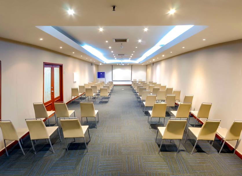 Ruang konferensi Foto