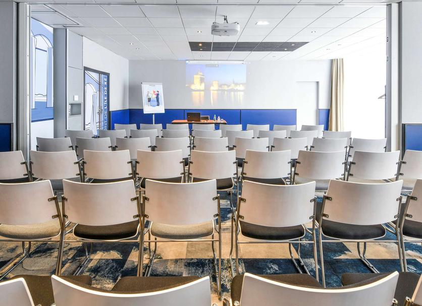 Ruang konferensi Foto