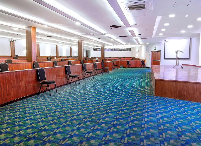 Ruang konferensi Foto