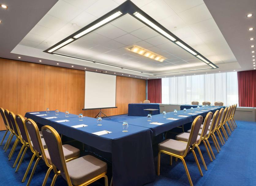 Ruang konferensi Foto