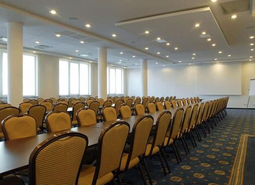 Ruang konferensi Foto