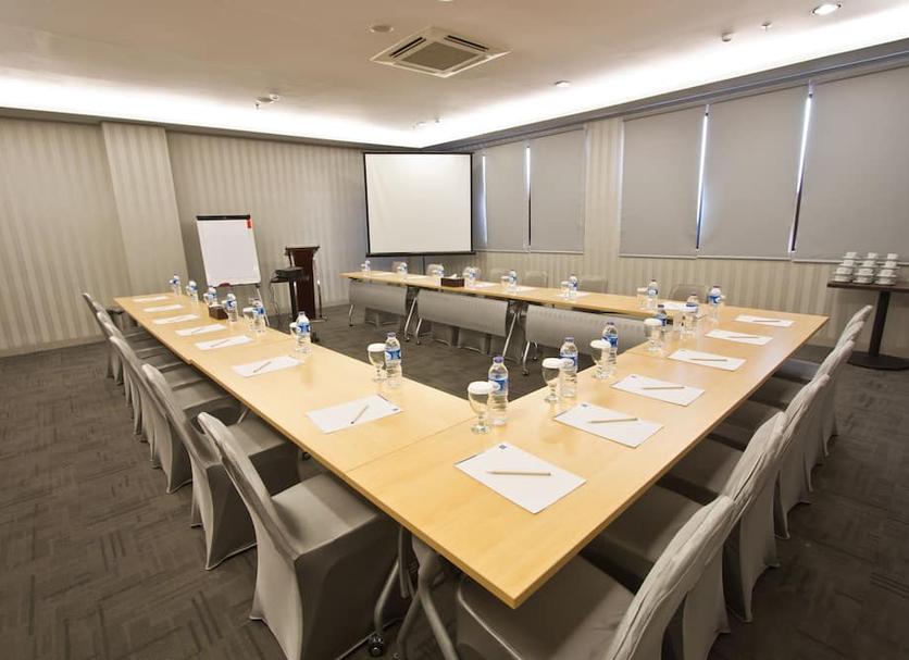 Ruang konferensi Foto