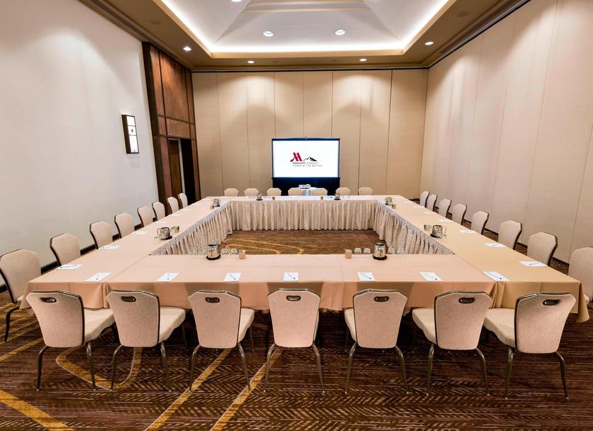 Ruang konferensi Foto