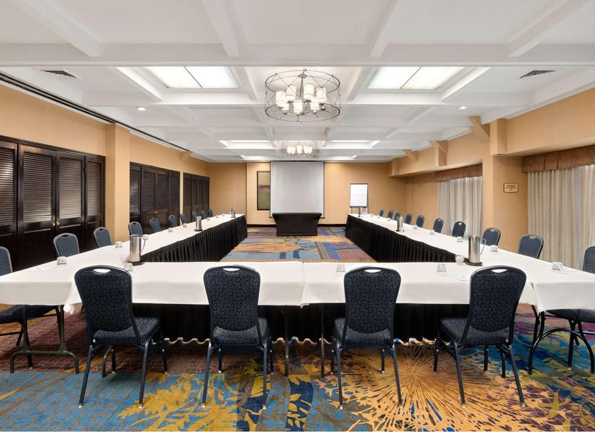 Ruang konferensi Foto