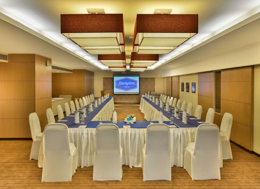 Ruang konferensi Foto