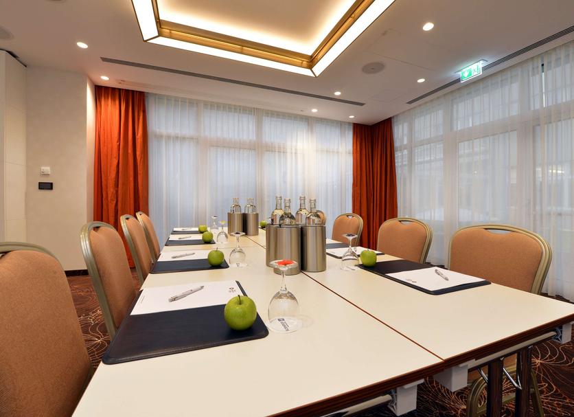 Ruang konferensi Foto