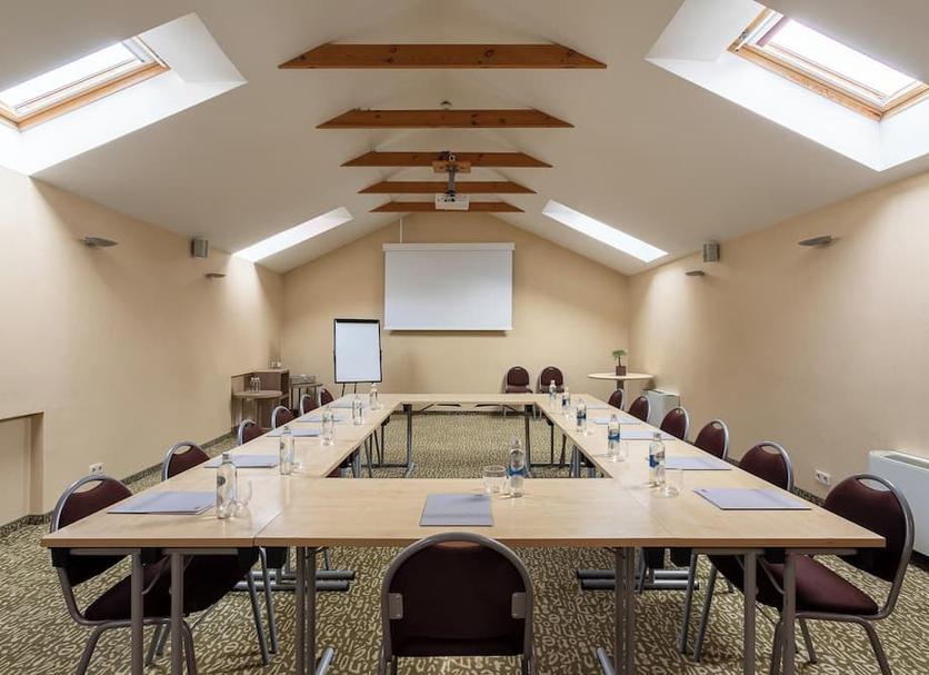 Ruang konferensi Foto