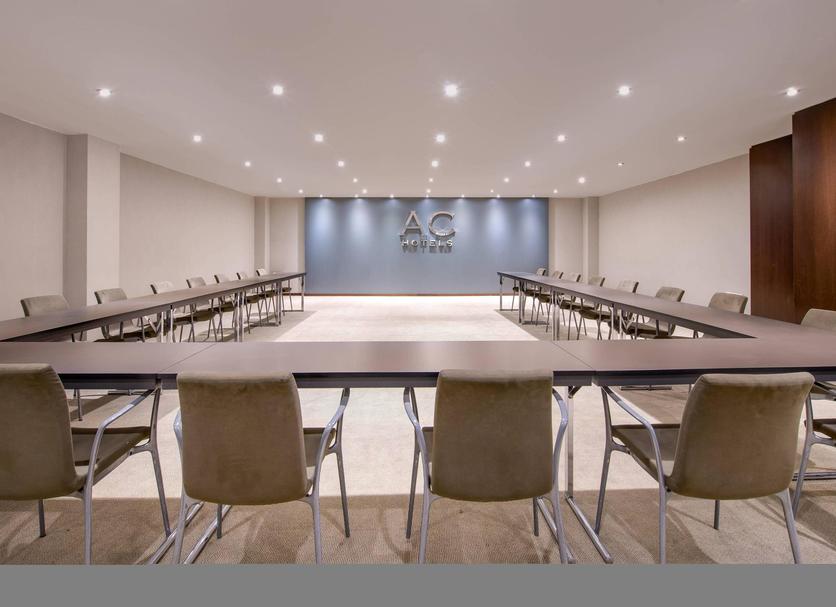 Ruang konferensi Foto