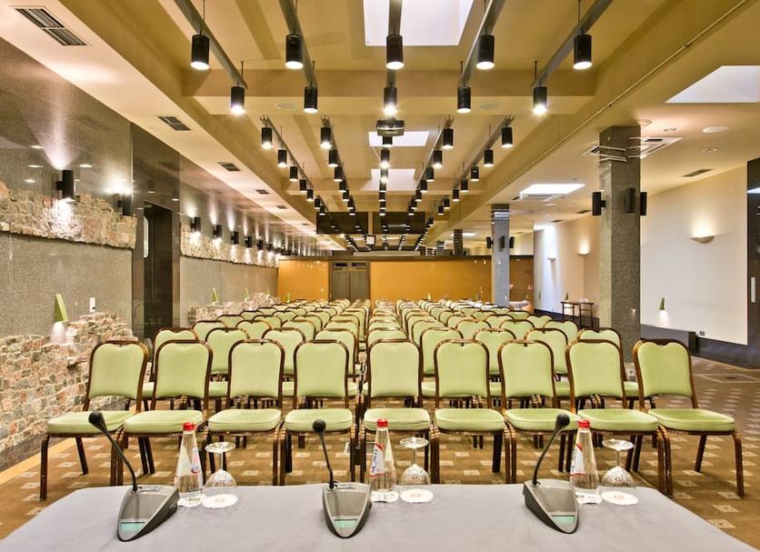 Ruang konferensi Foto