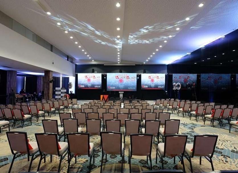 Ruang konferensi Foto