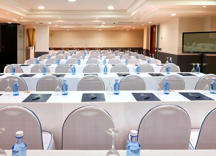 Ruang konferensi Foto