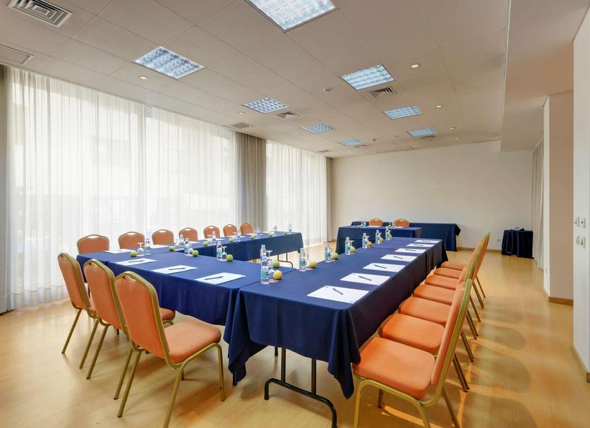 Ruang konferensi Foto