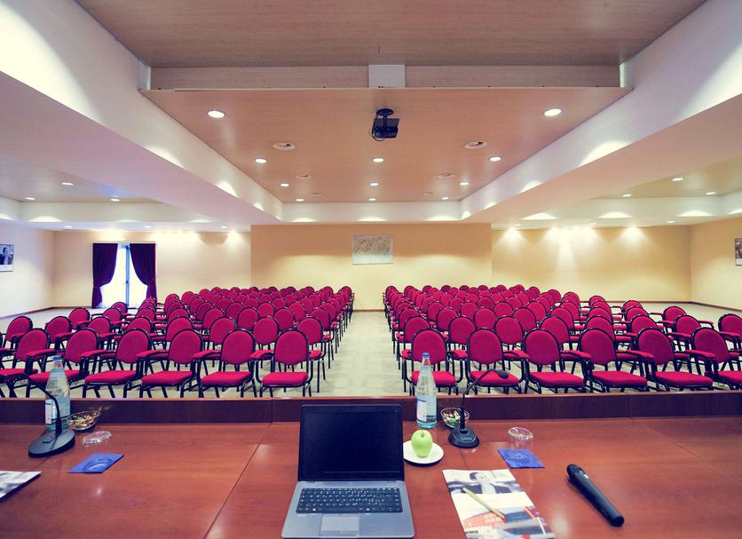 Ruang konferensi Foto