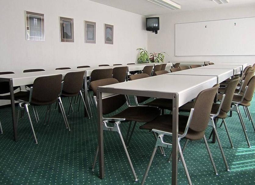Ruang konferensi Foto
