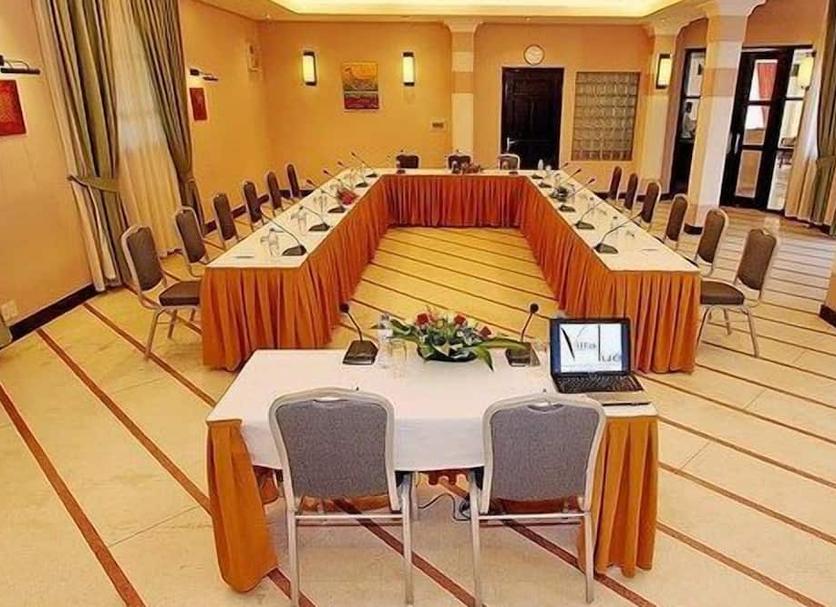Ruang konferensi Foto