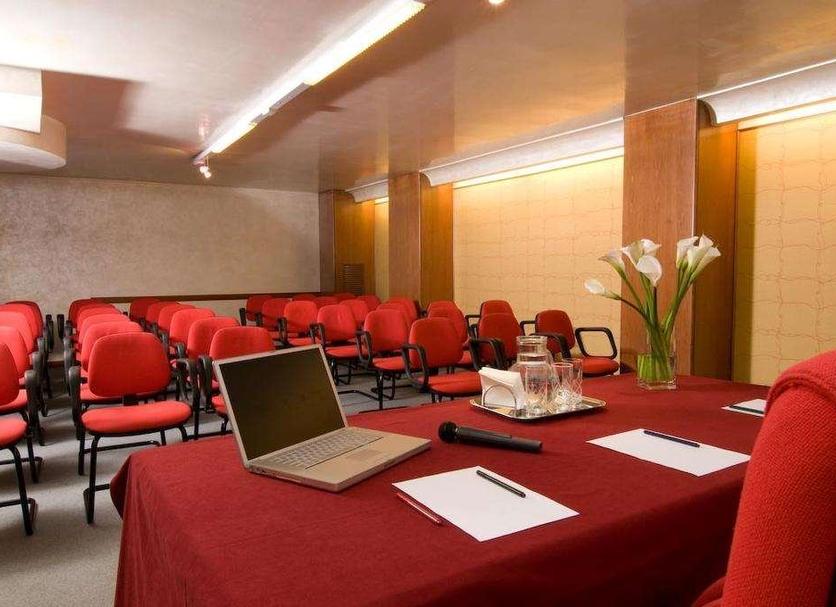Ruang konferensi Foto