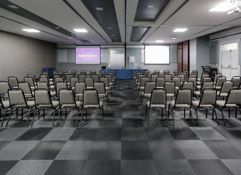 Ruang konferensi Foto