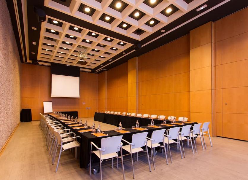Ruang konferensi Foto