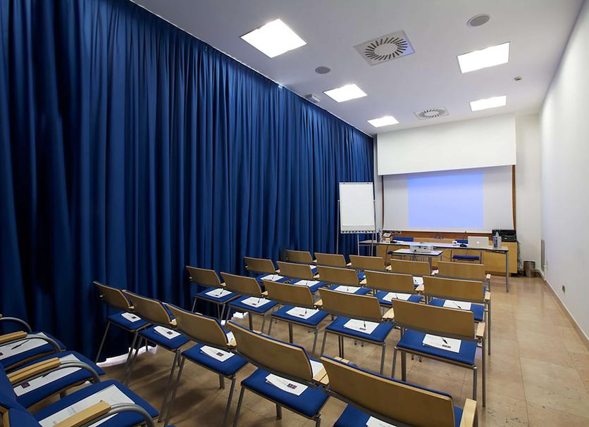 Ruang konferensi Foto