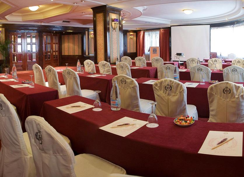 Ruang konferensi Foto