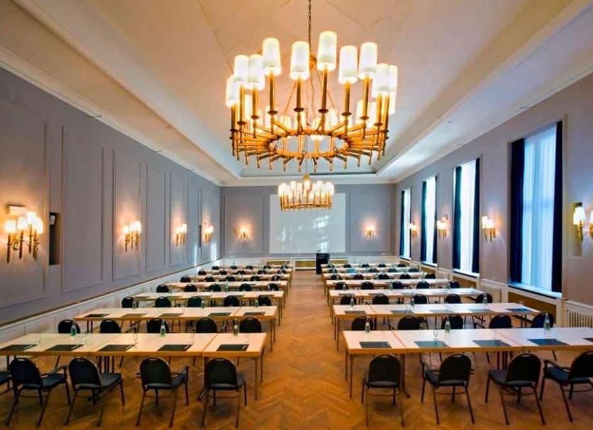 Ruang konferensi Foto