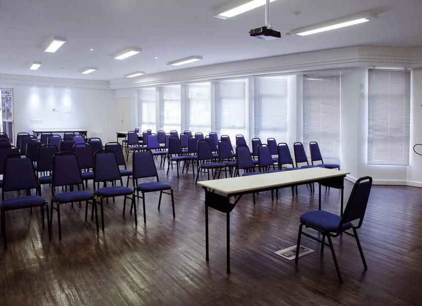 Ruang konferensi Foto