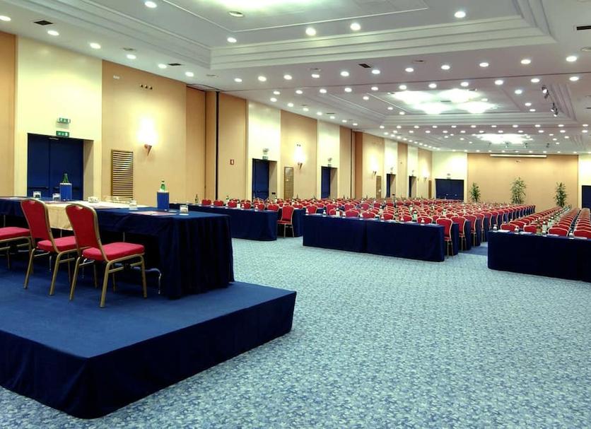 Ruang konferensi Foto