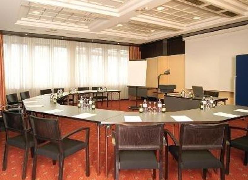 Ruang konferensi Foto