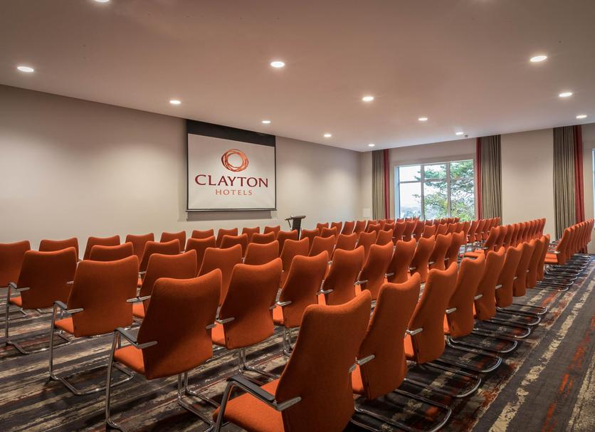 Ruang konferensi Foto
