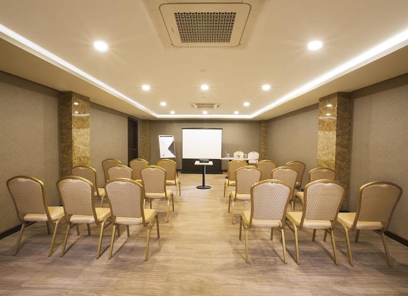Ruang konferensi Foto