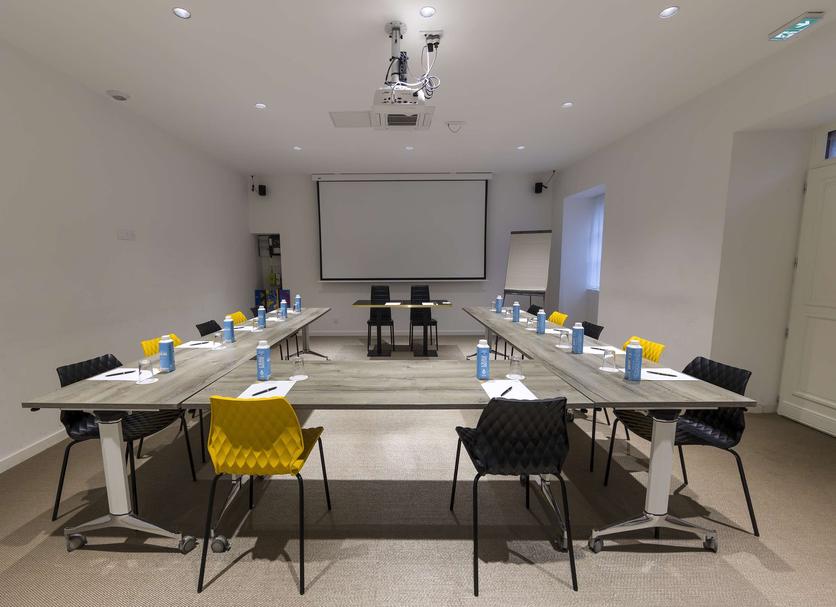 Ruang konferensi Foto