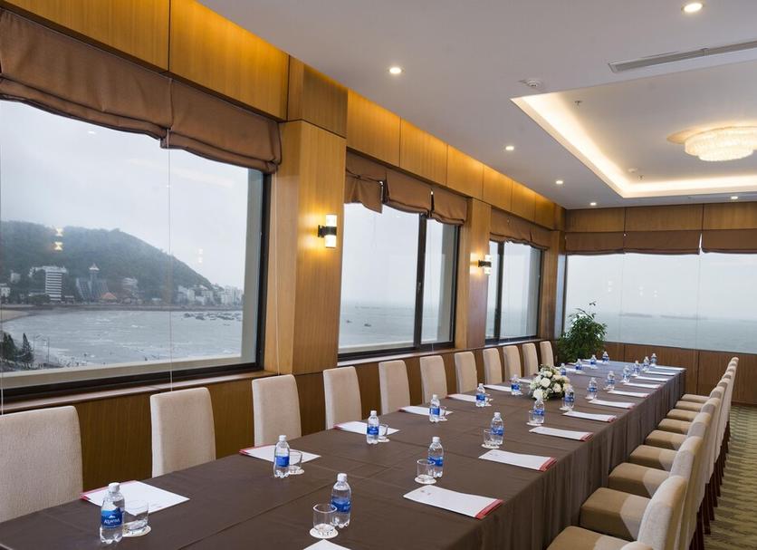 Ruang konferensi Foto