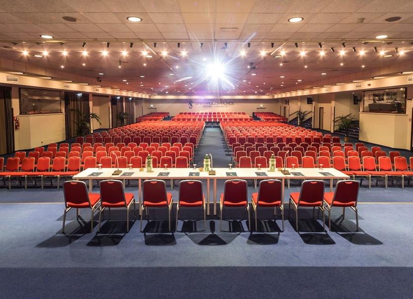 Ruang konferensi Foto