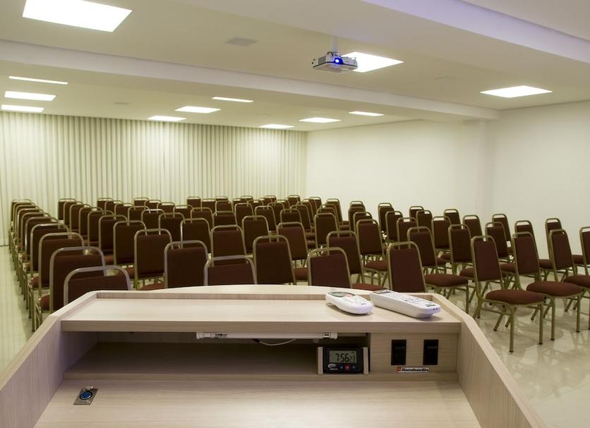 Ruang konferensi Foto