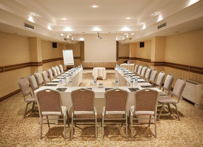 Ruang konferensi Foto