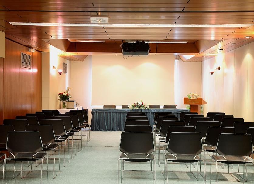 Ruang konferensi Foto