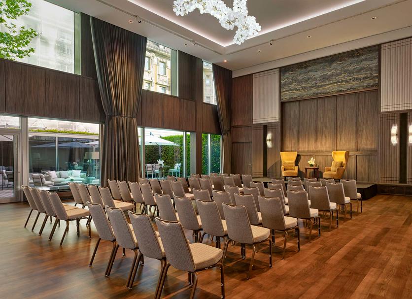 Ruang konferensi Foto