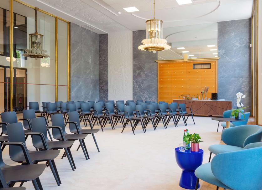 Ruang konferensi Foto