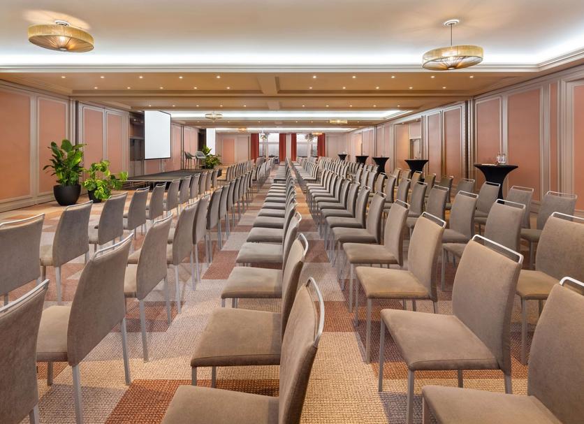 Ruang konferensi Foto