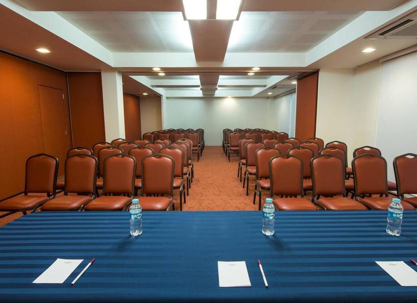 Ruang konferensi Foto