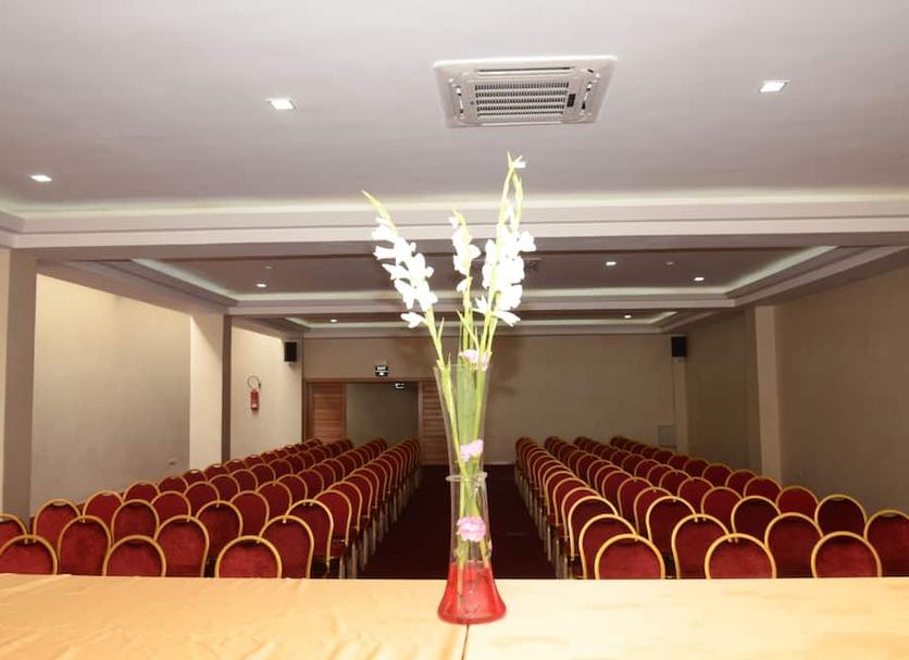 Ruang konferensi Foto