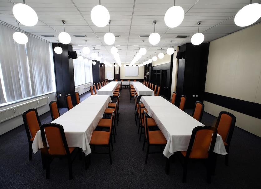 Ruang konferensi Foto