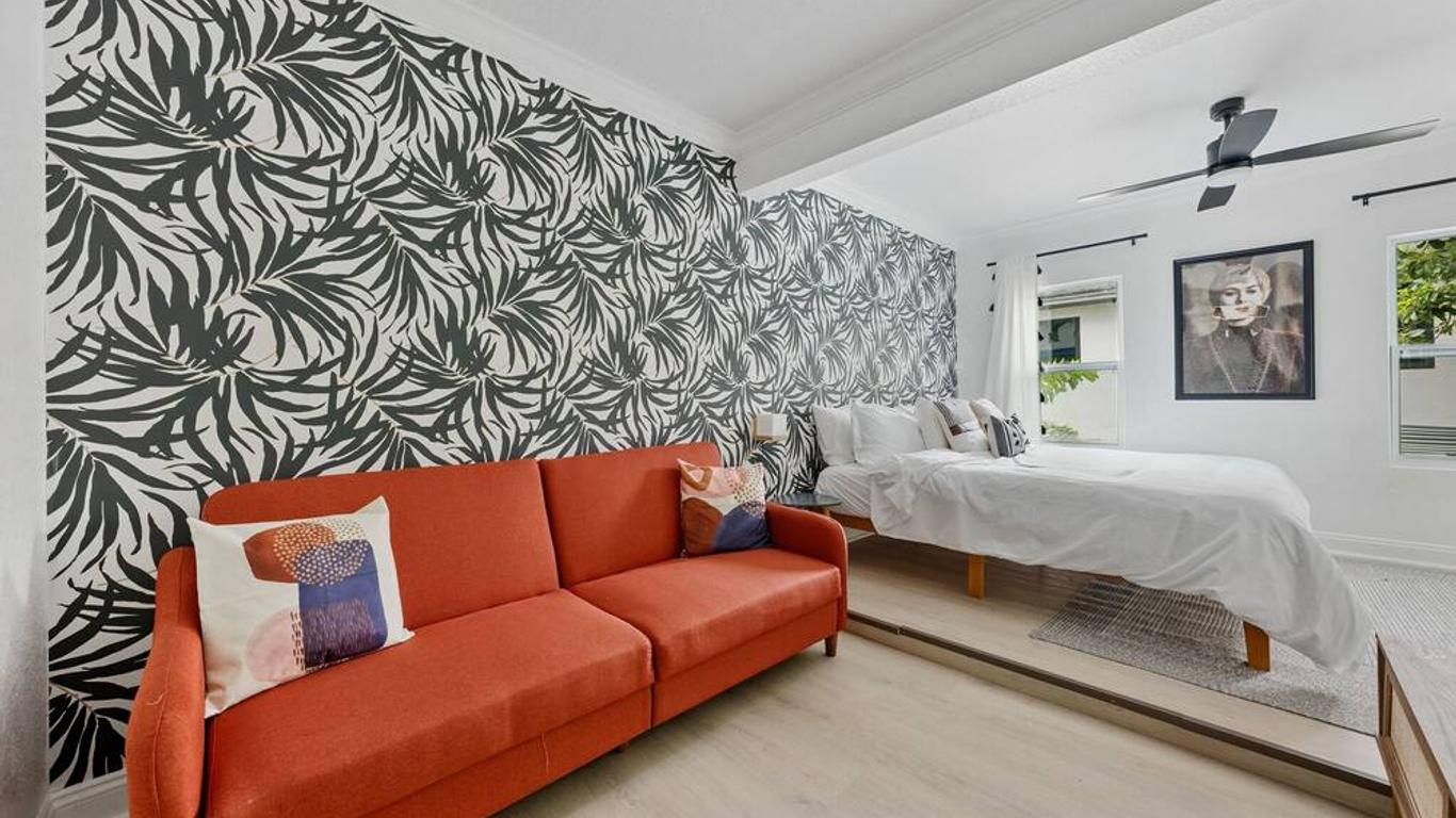 Las Olas Guest House