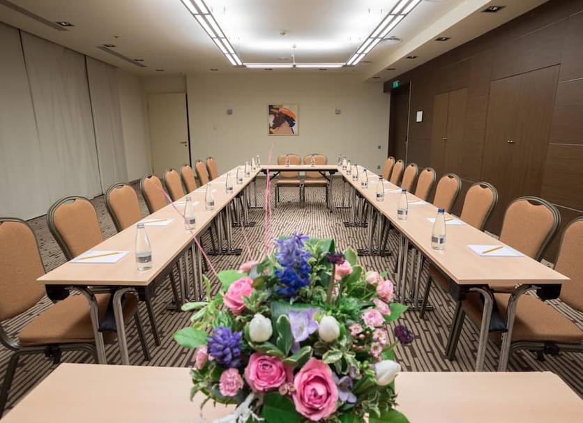 Ruang konferensi Foto