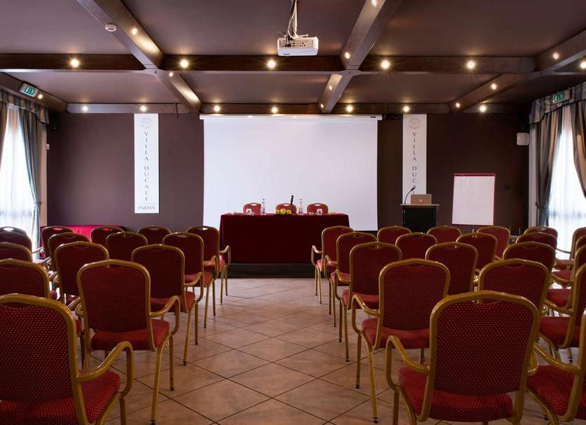 Ruang konferensi Foto