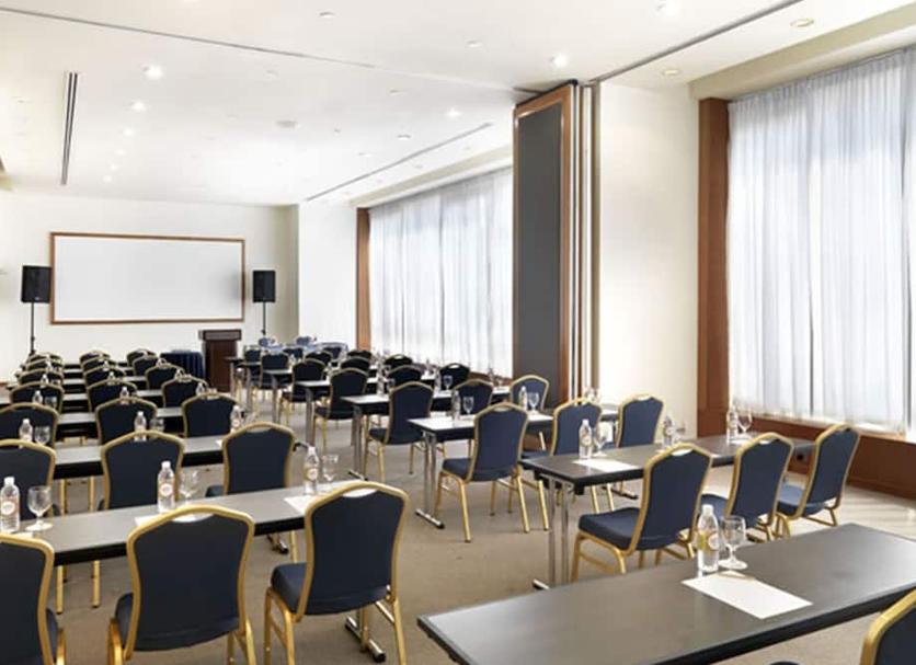 Ruang konferensi Foto