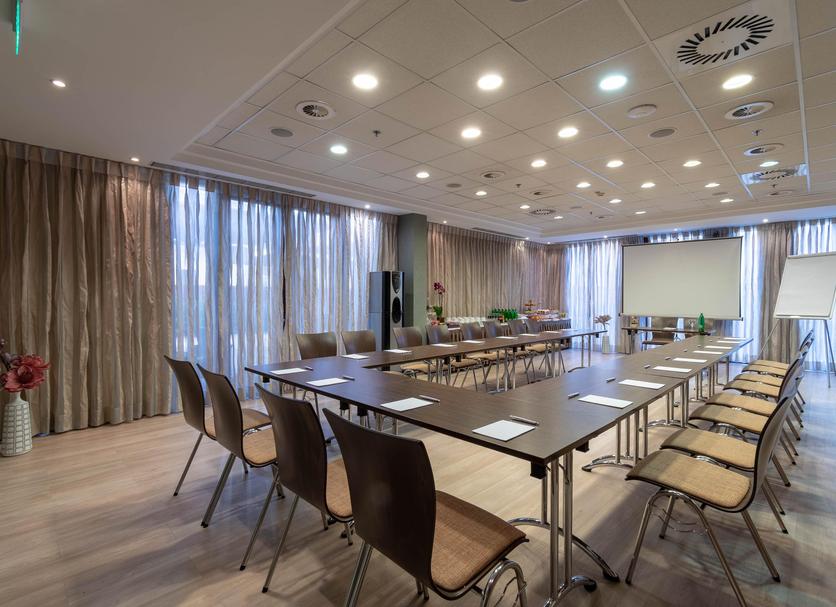 Ruang konferensi Foto