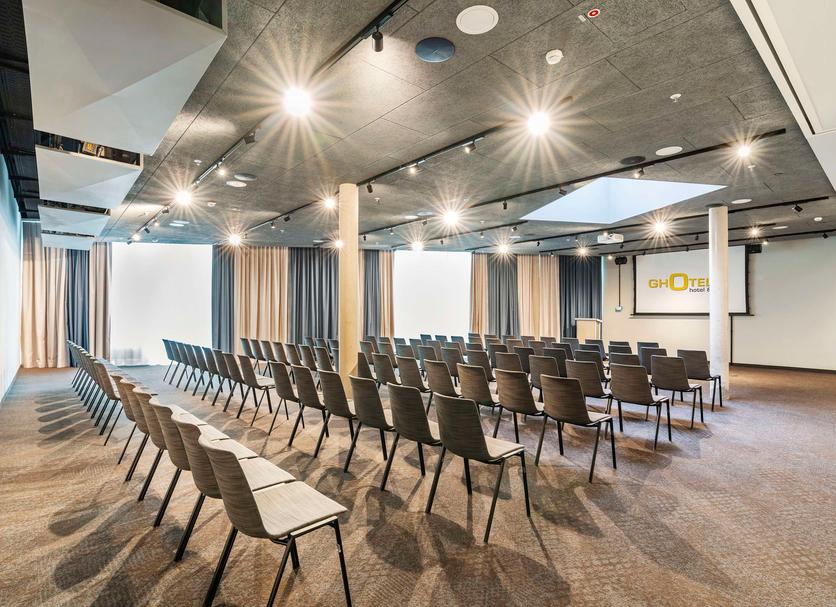 Ruang konferensi Foto