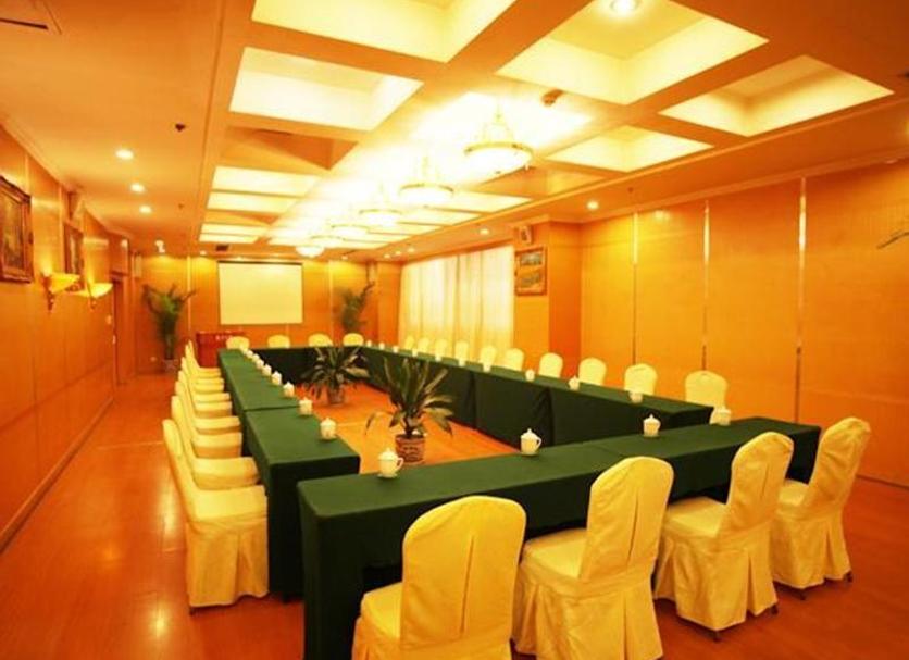 Ruang konferensi Foto