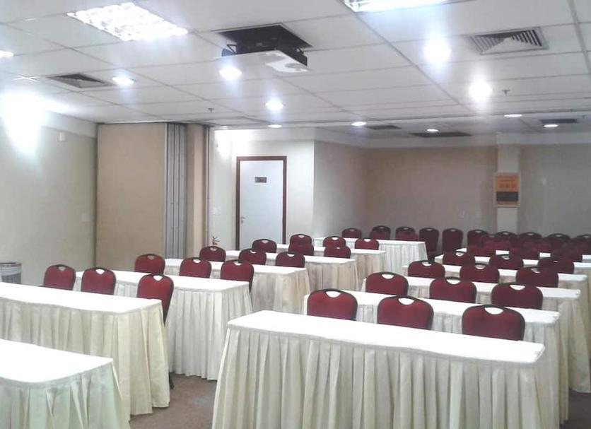 Ruang konferensi Foto